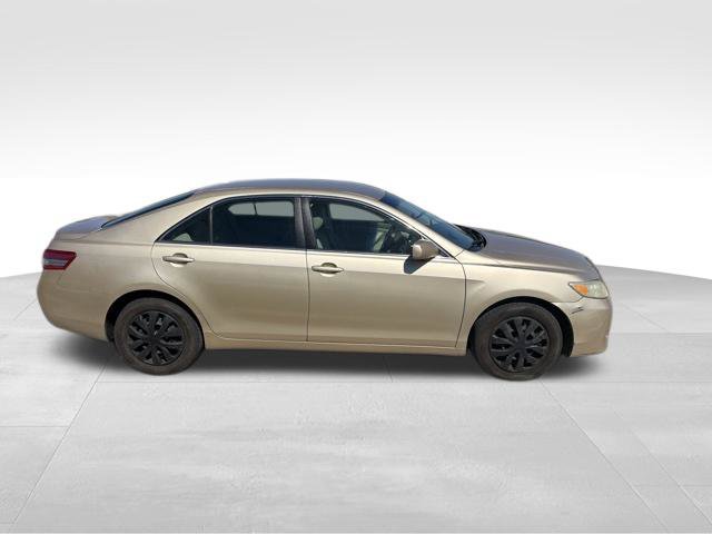 Used 2011 Toyota Camry LE FWD image 2