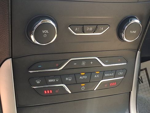 Used 2019 Ford Edge SEL w/ Equipment Group 201A AWD/4WD image 15