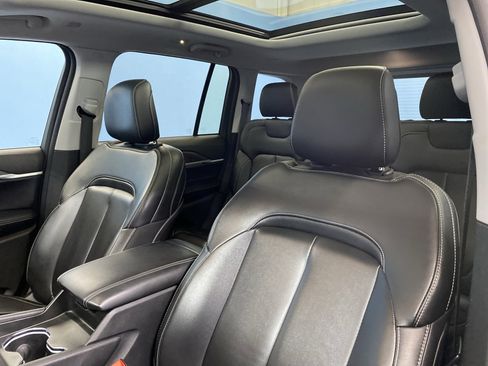 Used 2024 Jeep Grand Cherokee Limited image 8