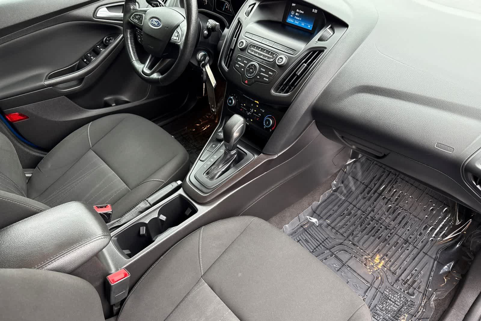 Used 2018 Ford Focus SE w/ Cold Weather Package FWD image 15
