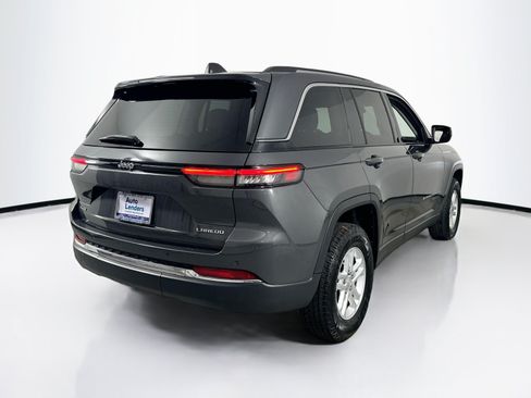 Used 2023 Jeep Grand Cherokee Laredo AWD/4WD image 5