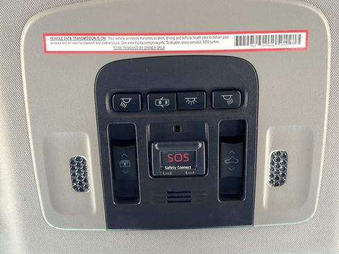 Used 2019 Toyota Camry XSE image 12