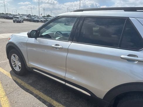 Used 2023 Ford Explorer XLT w/ Equipment Group 202A AWD/4WD image 16