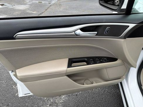 Used 2018 Ford Fusion SE FWD image 10