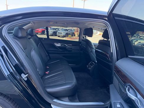 Used 2022 BMW 750i xDrive AWD/4WD image 18