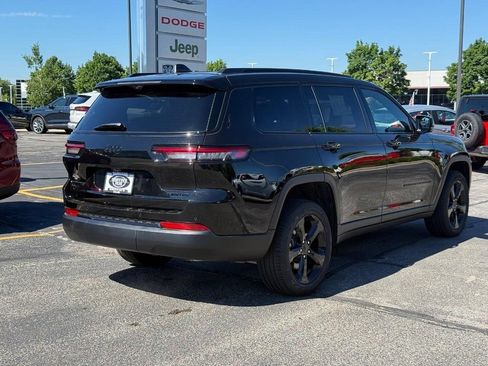 Used 2025 Jeep Grand Cherokee L Limited w/ Luxury Tech Group II AWD/4WD image 3