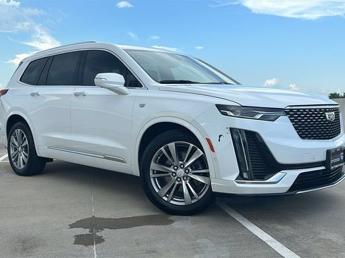 Used 2024 Cadillac XT6 Premium Luxury w/ Technology Package FWD image 6