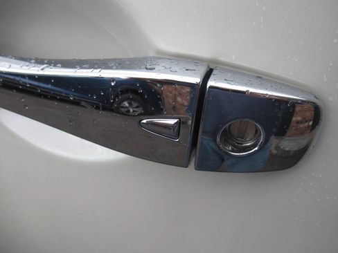 Used 2020 Nissan Pathfinder SV AWD/4WD image 16