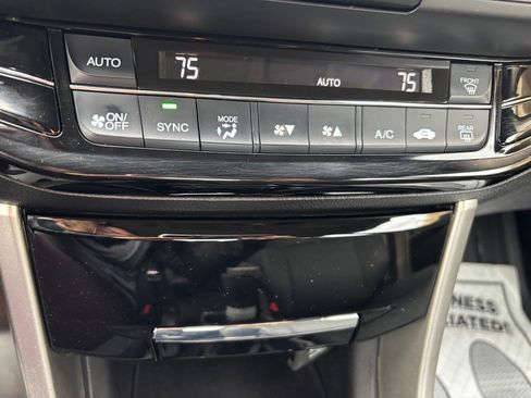 Used 2011 Subaru Outback 2.5i Limited image 34