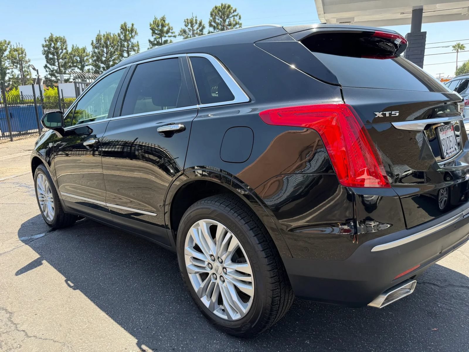 Used 2017 Cadillac XT5 Premium Luxury w/ Driver Assist Package FWD image 27