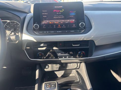 Used 2025 Nissan Rogue SV FWD image 17