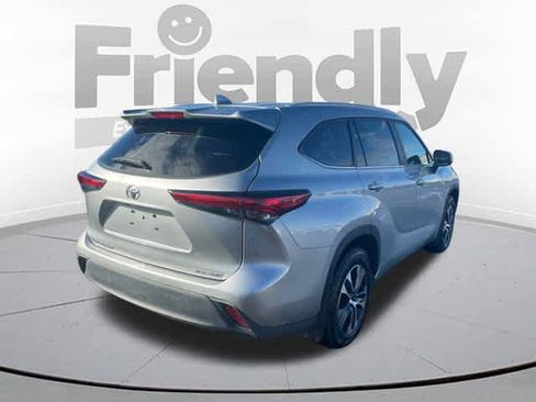 Used 2023 Toyota Highlander XLE image 5