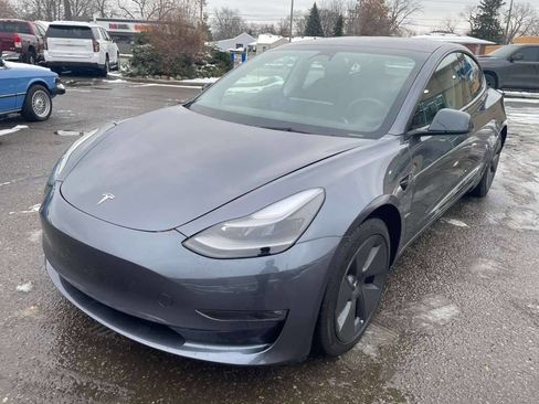 Used 2023 Tesla Model 3 Standard Range image 1