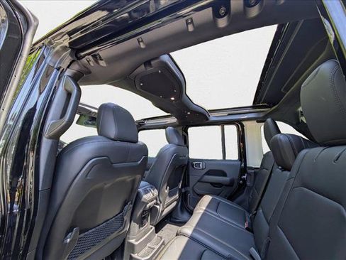 New 2025 Jeep Wrangler Unlimited Rubicon 392 image 18