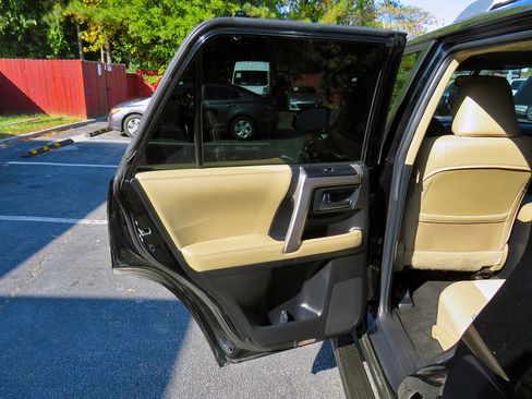 Used 2016 Toyota 4Runner Limited image 15