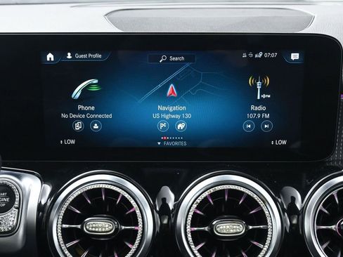Used 2022 Mercedes-Benz GLB 250 4MATIC w/ Premium Package Lite image 29