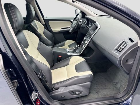 Used 2017 Volvo XC60 T5 Dynamic w/ Preferred Option Package image 19