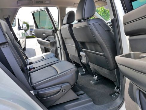 Used 2024 Nissan Pathfinder SL w/ Cargo Package AWD/4WD image 11