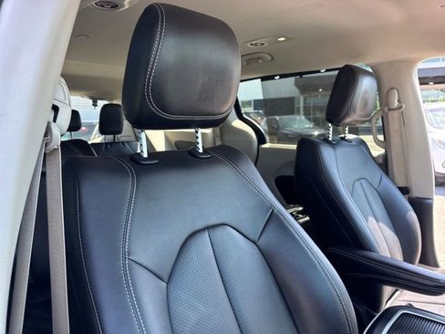 Used 2024 Chrysler Pacifica Touring-L image 26