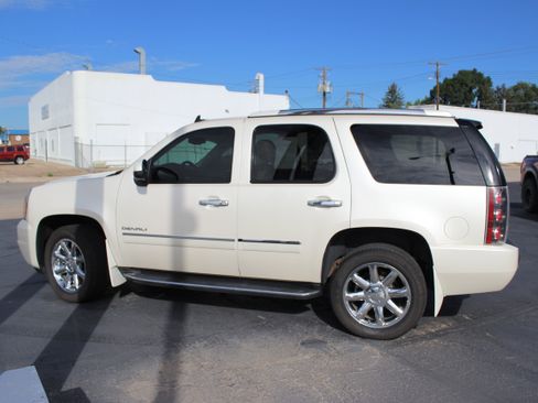 Used 2014 GMC Yukon Denali AWD/4WD image 4
