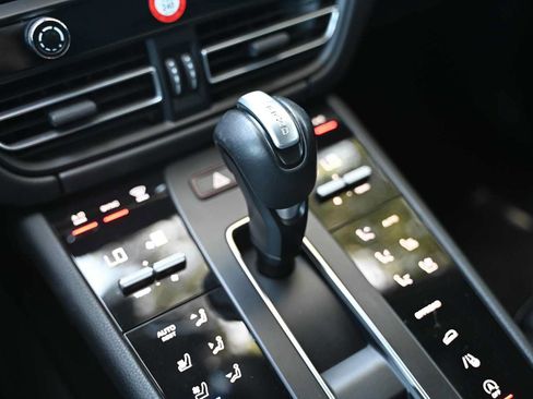 Used 2024 Porsche Macan AWD/4WD image 45