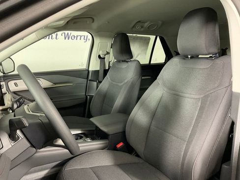 New 2026 Ford Explorer Active RWD image 14