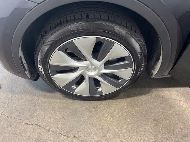 Used 2024 Tesla Model Y Long Range AWD/4WD image 30