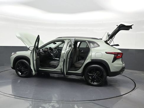 Used 2025 Chevrolet Trax ACTIV w/ Sunroof Package FWD image 35