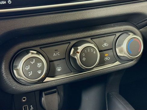 Certified 2022 Nissan Versa S w/ Trunk Package image 17