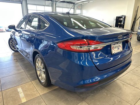Used 2017 Ford Fusion SE w/ Fusion SE Technology Package image 14