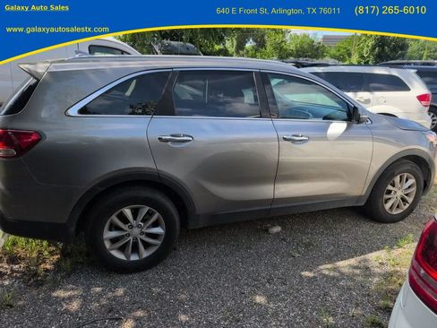 Used 2018 Kia Sorento FWD image 5