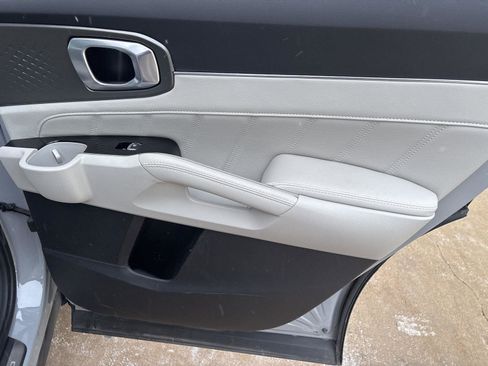 Used 2022 Kia Sorento SX image 29