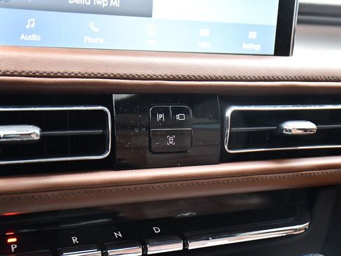 Used 2023 Lincoln Aviator Reserve w/ Equipment Group 201A AWD/4WD image 32