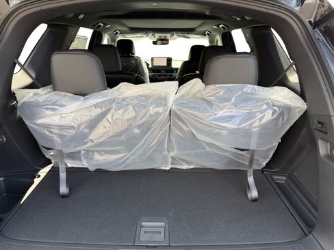 Used 2025 Honda Pilot TrailSport image 7