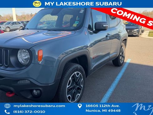 Used 2017 Jeep Renegade Trailhawk w/ Premium Trailhawk Package image 3