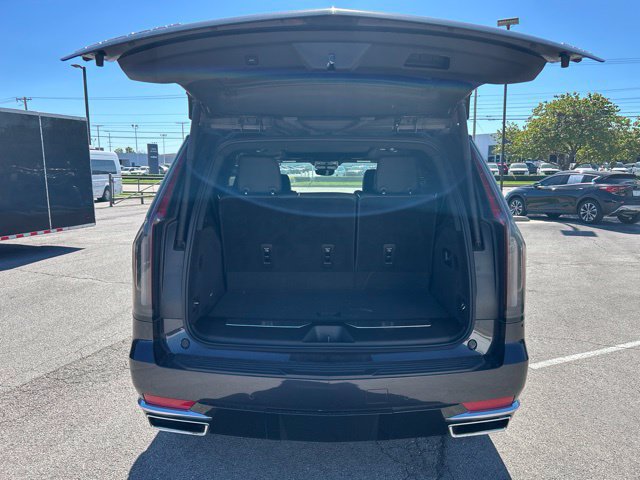 Used 2022 Cadillac Escalade Premium Luxury AWD/4WD image 8