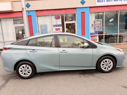 Used 2016 Toyota Prius Two FWD image 5