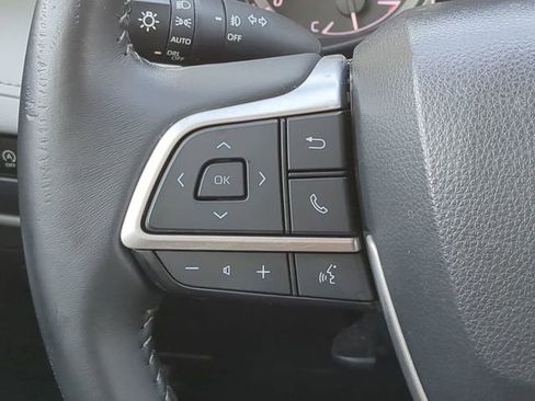 Used 2023 Toyota Highlander XLE image 32