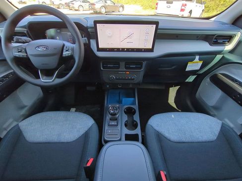 Used 2025 Ford Maverick XLT image 19