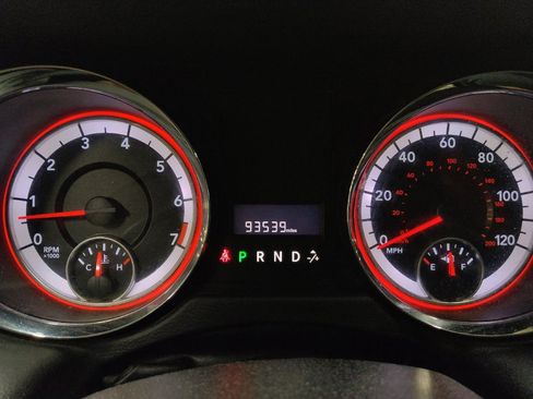 Used 2019 Dodge Grand Caravan SE w/ UConnect Hands-Free Group FWD image 23
