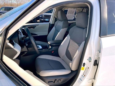 Used 2019 Toyota RAV4 XLE w/ Convenience Package image 9