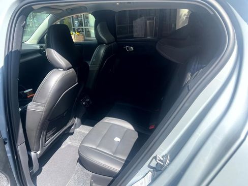 Used 2025 Volvo XC40 B5 Core image 9