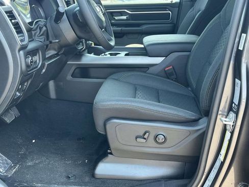 New 2026 RAM 1500 4x4 Crew Cab image 10