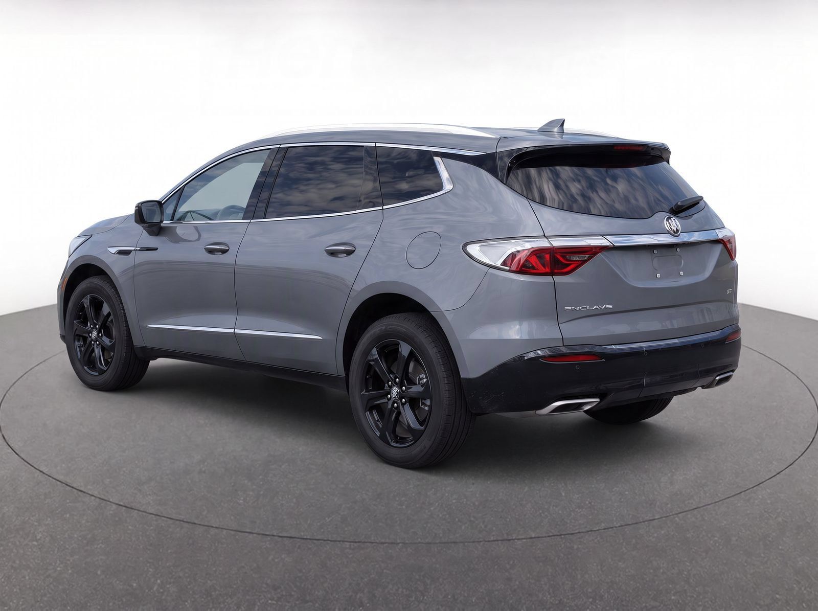 Used 2023 Buick Enclave Essence w/ Sport Touring Edition FWD image 4