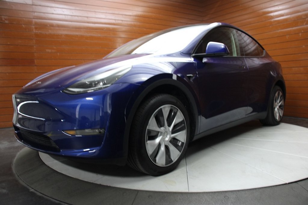 Used 2023 Tesla Model Y Long Range AWD/4WD image 1