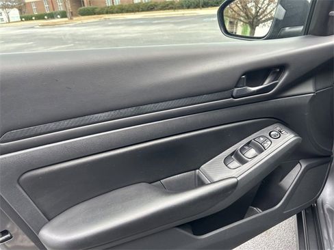 Used 2024 Nissan Altima 2.5 S image 16