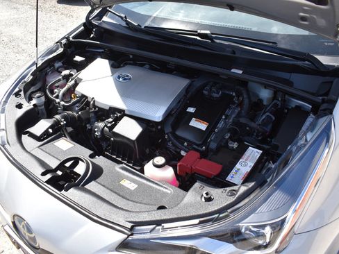 Used 2021 Toyota Prius XLE AWD/4WD image 30