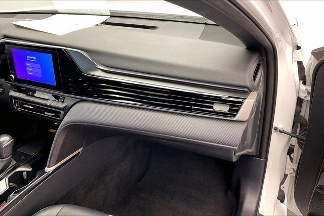 Used 2025 Toyota Camry SE FWD image 16