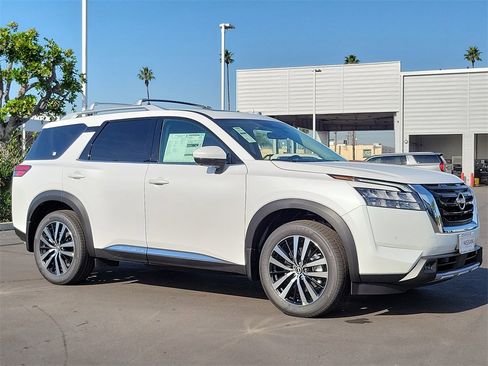 New 2025 Nissan Pathfinder Platinum image 23