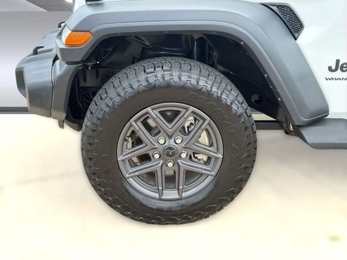 Used 2024 Jeep Wrangler Sport AWD/4WD image 12